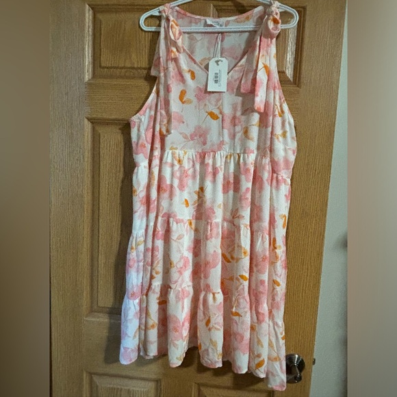 BNWT Floral Tiered Mini Dress - Picture 15 of 17